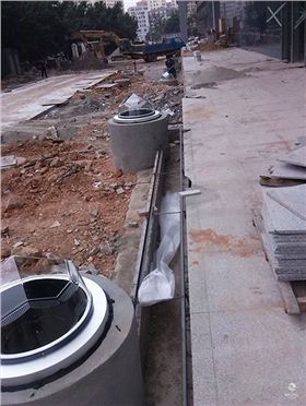 導光管采光系統(tǒng)施工進行中 導光管采光系統(tǒng)施工進行中