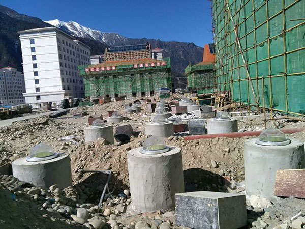 鉆石形采光罩安裝現(xiàn)場 鉆石形采光罩安裝現(xiàn)場